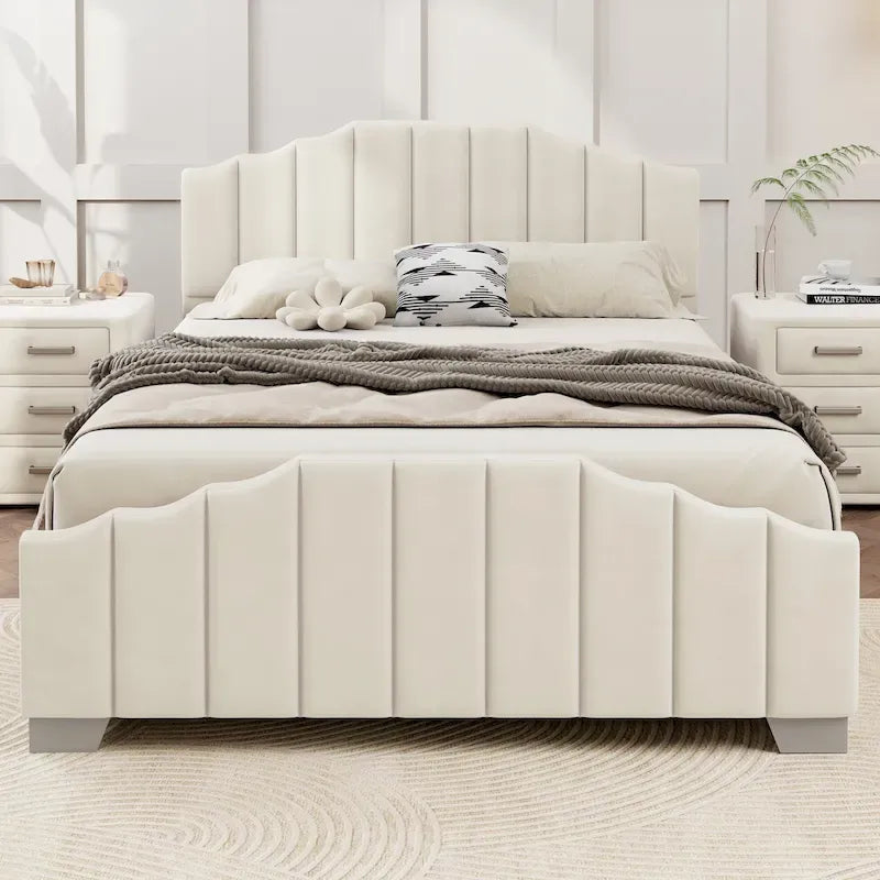 Lit plateforme en velours pleine grandeur/grand lit avec tête et pied de lit touffetés – Beige