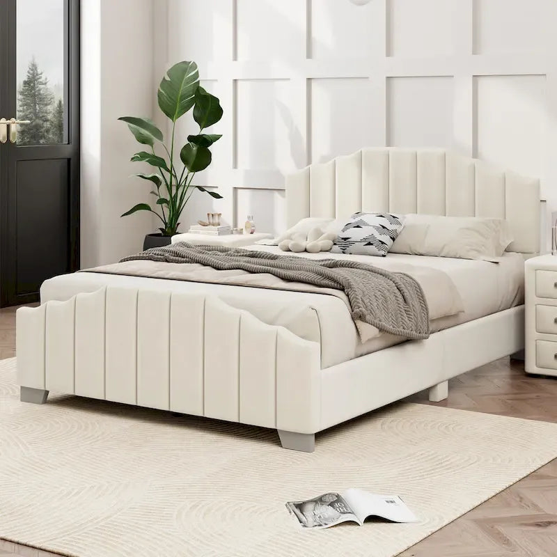 Lit plateforme en velours pleine grandeur/grand lit avec tête et pied de lit touffetés – Beige