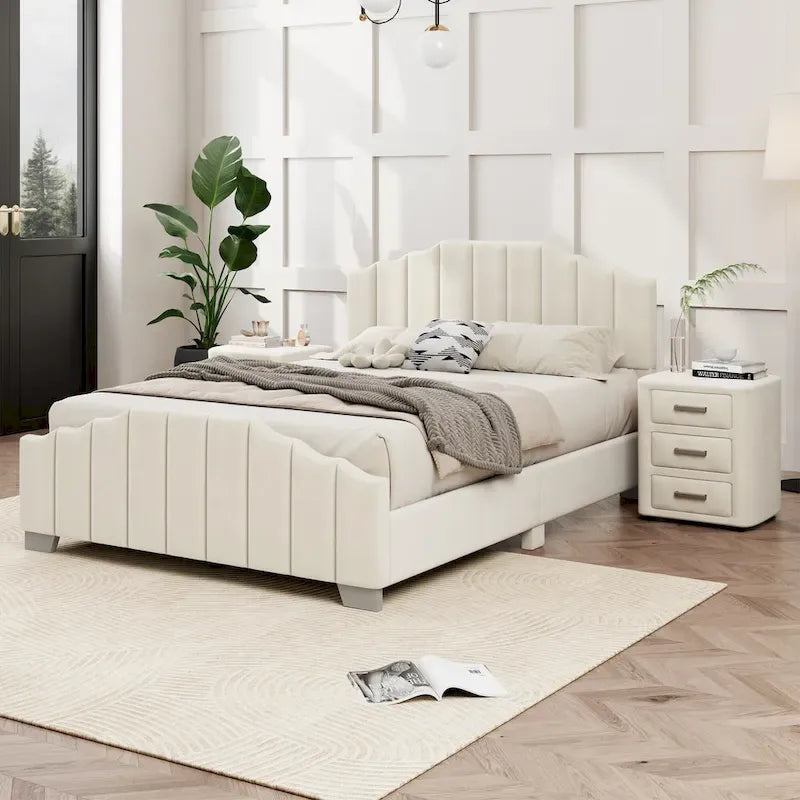 Lit plateforme en velours pleine grandeur/grand lit avec tête et pied de lit touffetés – Beige