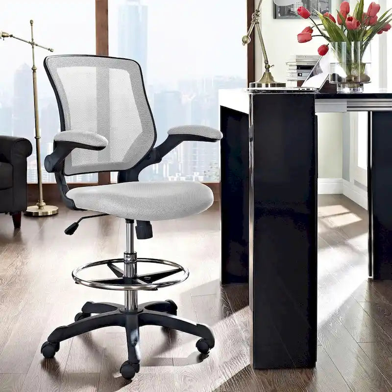 Chaise de dessinateur réglable en hauteur avec dossier en maille et roulettes