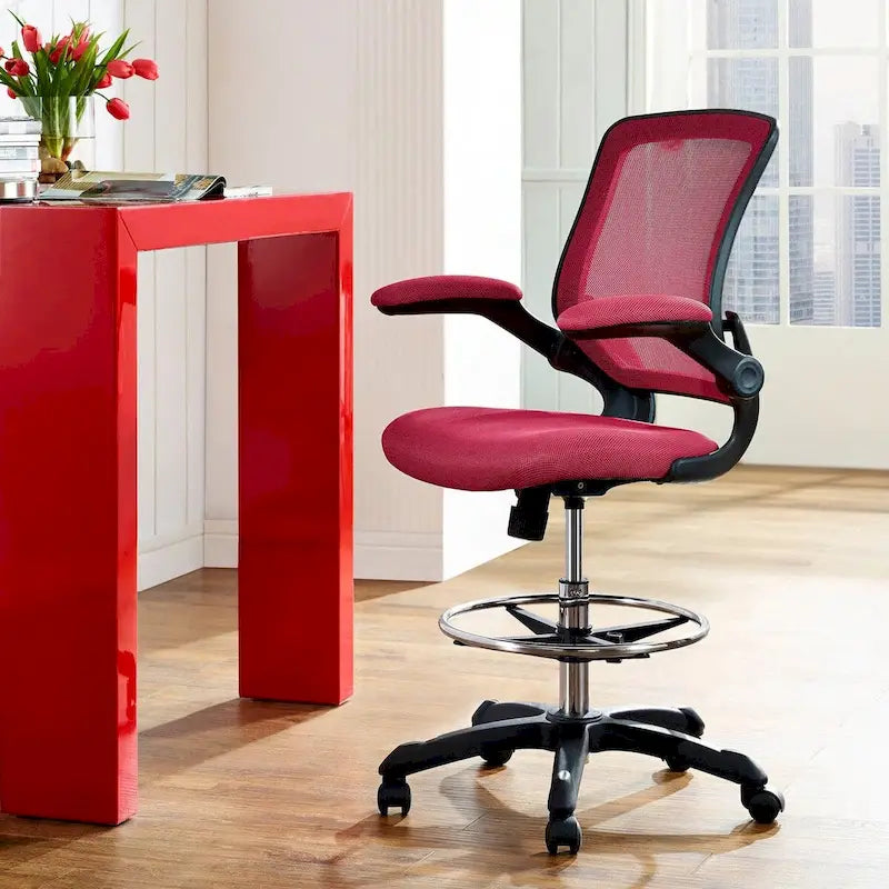 Chaise de dessinateur réglable en hauteur avec dossier en maille et roulettes