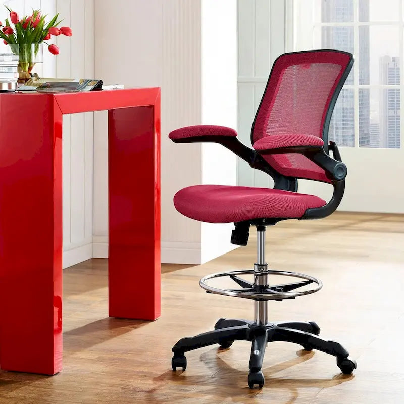 Chaise de dessinateur réglable en hauteur avec dossier en maille et roulettes